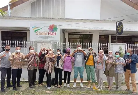 The Art of Drawing Readers In: Your attractive post title goes here OIP